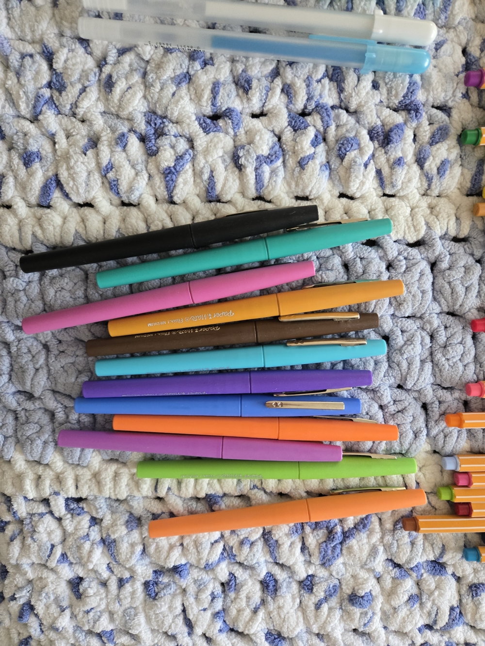 Markers & Assorted Colorful Pens Set - Picture 3 of 6